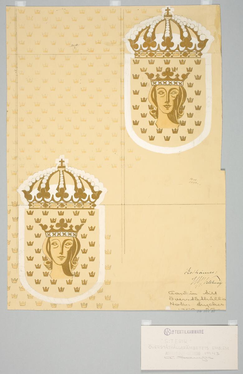 Ljusgul botten med emblem i form av ett kvinnoansikte i guld och gult med en krona på huvudet i guld, runt ansiktet små guldkronor.  Emblemet avslutas med en vit kant och krona överst i brunt och vitt. Över hela botten små gula kronor.