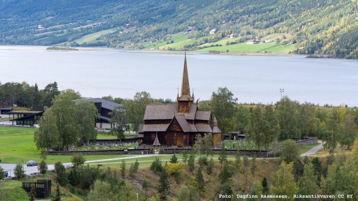 Lom stavkirke. Foto: Dagfinn Rasmussen (kirkesøk.no)