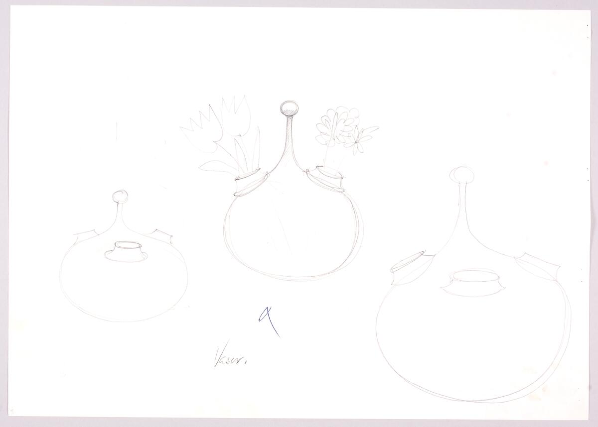 Skisser till ett antal vaser och vinkannor  samtliga runda med grepe i sidan, snip samt mynning med kork i mittpå. Notering.