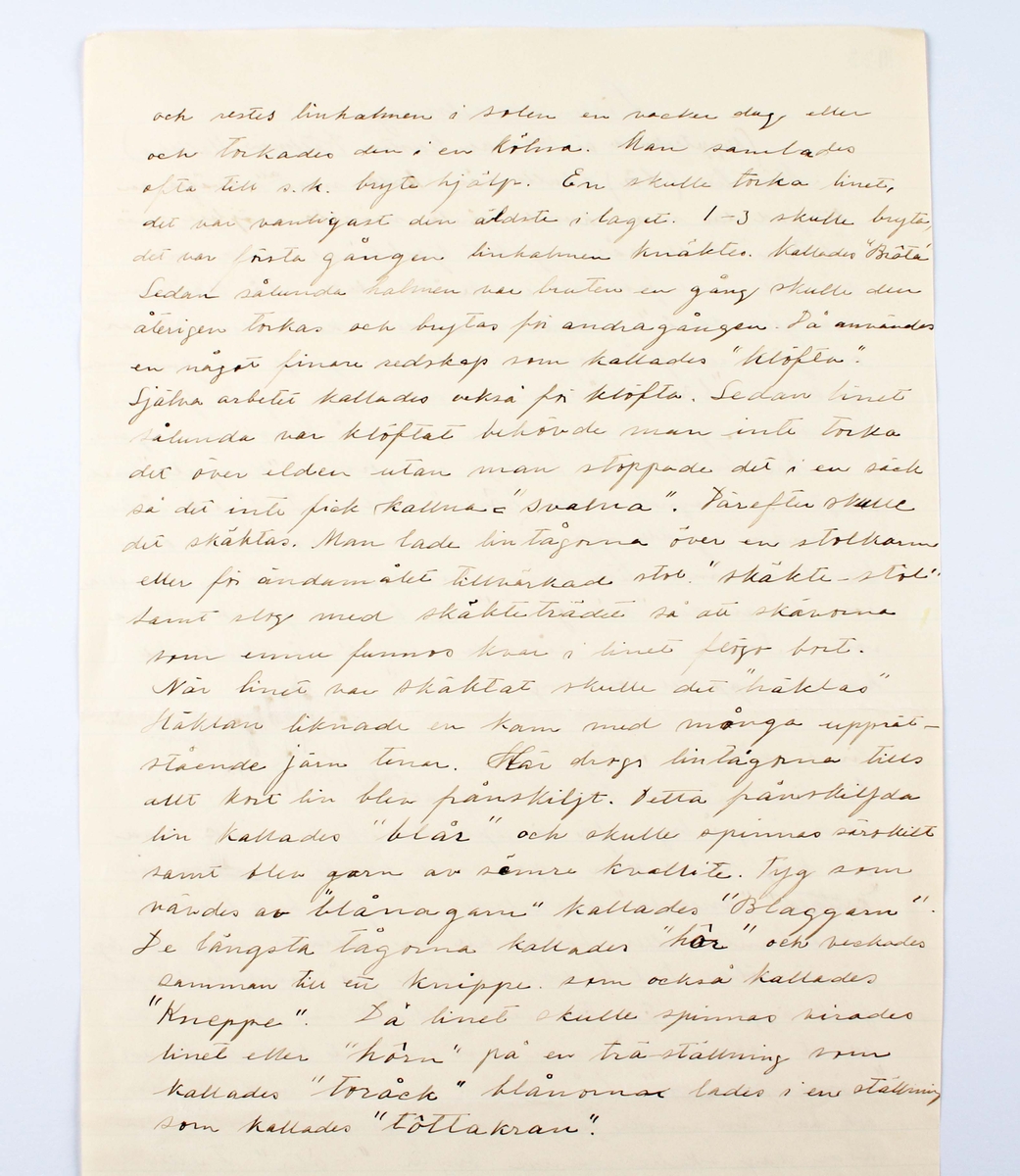 Uppteckning, i form av stort, linjerat pappersblad med handskriven text på båda sidor, om "Lin-beredning". Skrivet av Gustav Källman i Brunstorp, Hällstad socken, Ås härad, år 1935.