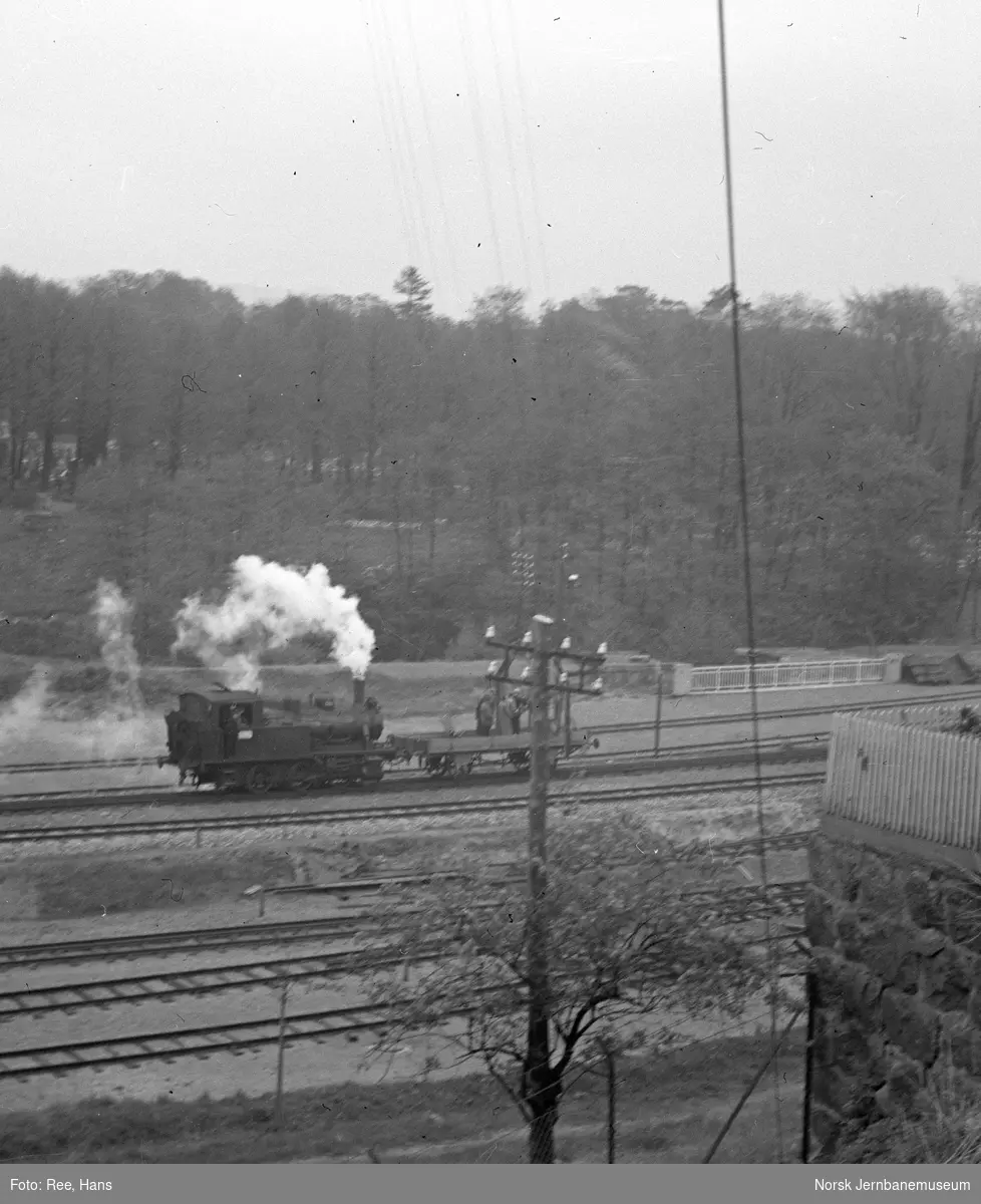 Første normalsporede damplokomotiv ankommer Kristiansand, damplok type 25