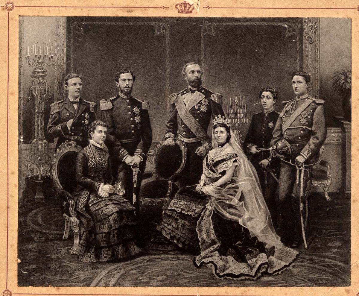 Oscar II och Sofia av Nassau med barn och svärdotter (?)