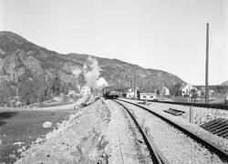 Damplokomotiv med arbeidstog på Sira stasjon