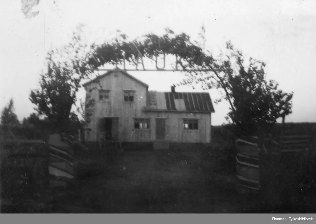 "Haukeredet" i Rødsand i Pasvik, muligens 1947. Se også FBib.22022-001.