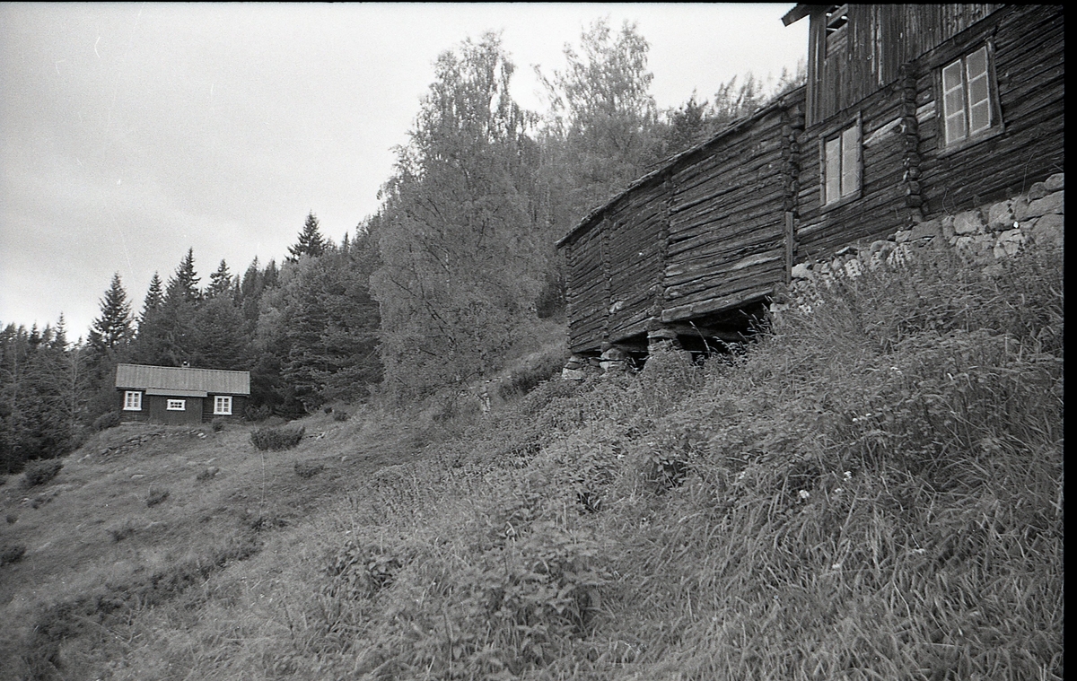 Tre bilder av tunet på Jøta frå 1988