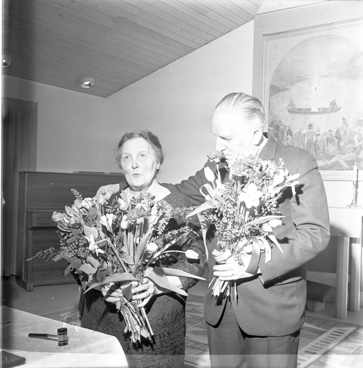 Avskedshyllning av Carola och Wallis Wendel hos Rödakorskretsen i Gränna