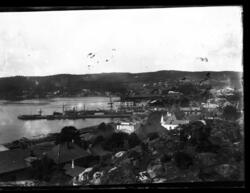 Utsikt over havnen i Larvik.