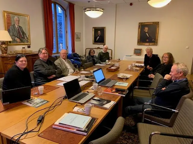 Arkivkomiteen samlet til møte. Fra venstre ses Catarina Karlsson (forskningskoordinator for berghistorie), Anders Nordebring (leder av arkivkomiteen), Arne Sundström, Kerstin Fernheden, Yngve Axelsson, Anders Houltz (Centrum för näringslivshistoria), Kjersti Bosdotter og Torkel Thime fra Bergindustriarkivet.