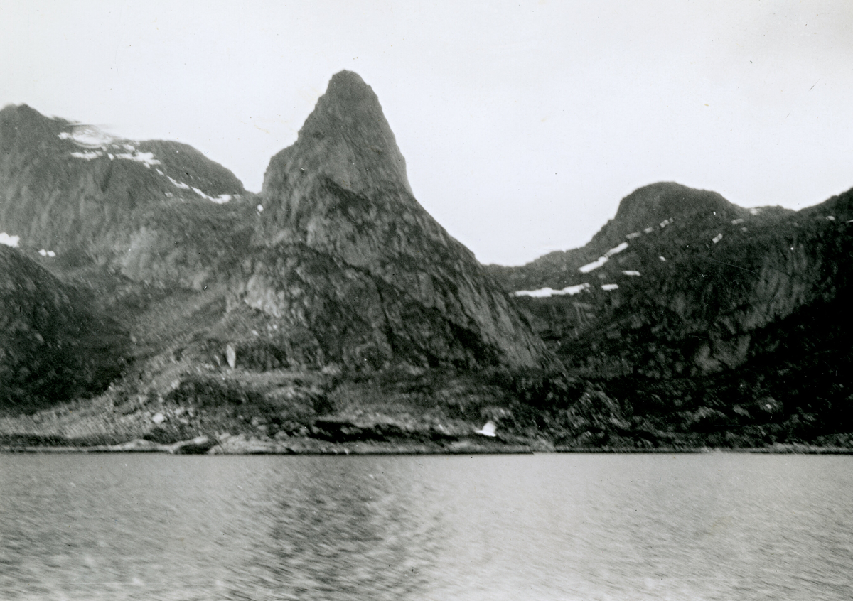 Tre bilde frå Trollfjord i Lofoten.