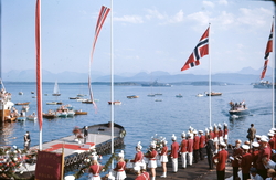 Kongeskipet Norge på Moldefjorden..Dronning Elizabeth II og 