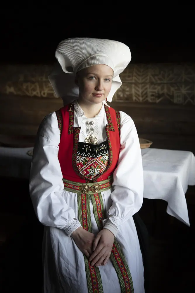 Bunad på tunvert, i Hardanger på Norsk Folkemuseum