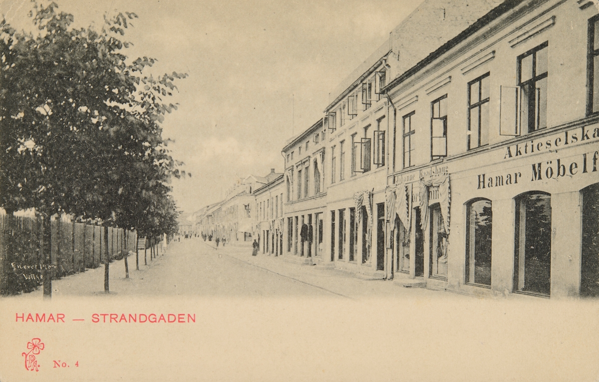 Postkort, Hamar, Strandgata 13, Hamar Møbelfabrikk og Johanne Baadshaugs forretning. 