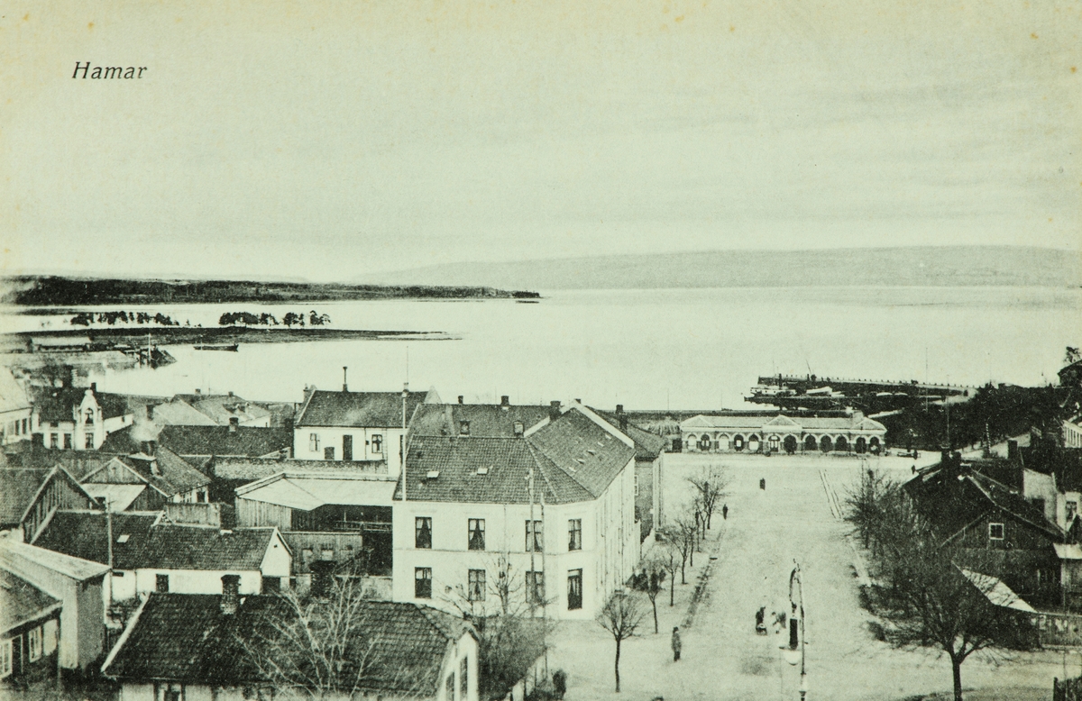 Postkort, Hamar, utsikt fra kirketårnet over Stortorget, Hamarbukta, Kirkegata 3,