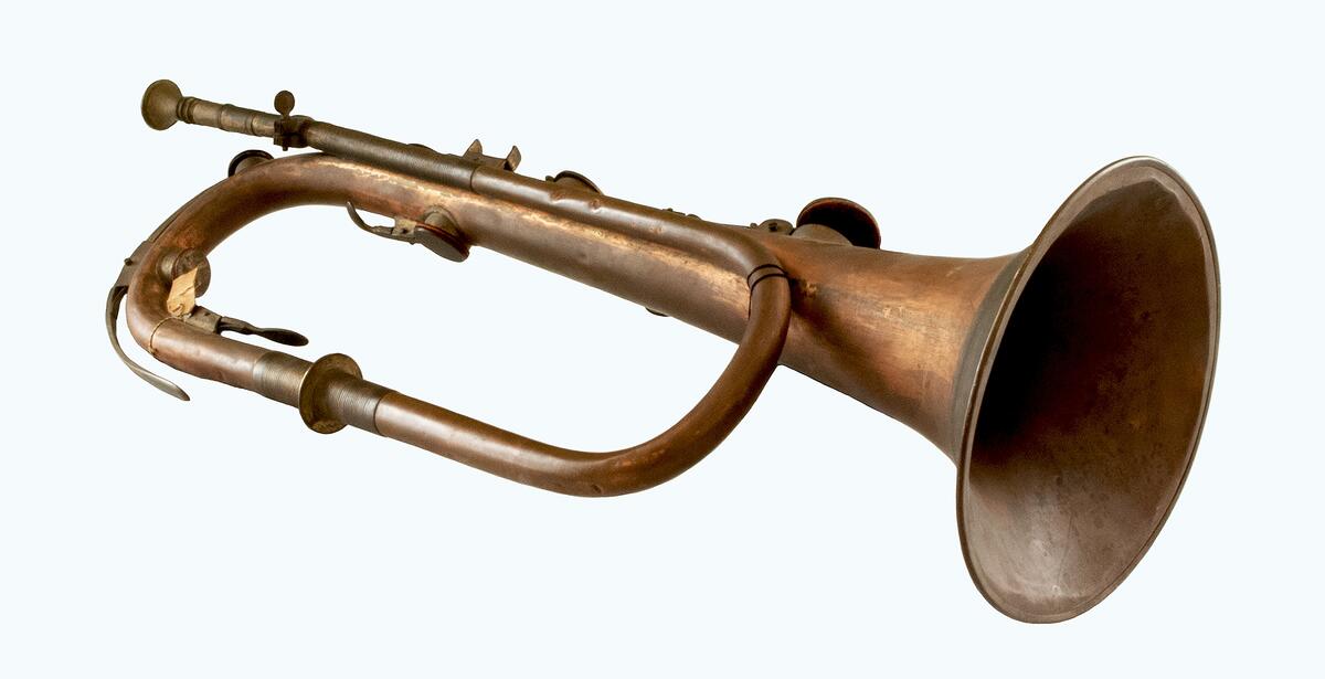 Klafftrumpeten uppfanns ca 176o. Detta instrument bör alltså vara tillverkad någon gång efter 1760 och fram emot mitten av 1800-talet.
klafftrumpet I koppar och mässing.