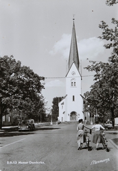 Postkort, Hamar domkirke, eksteriør, Kirkegata 14, 
(2 motiv