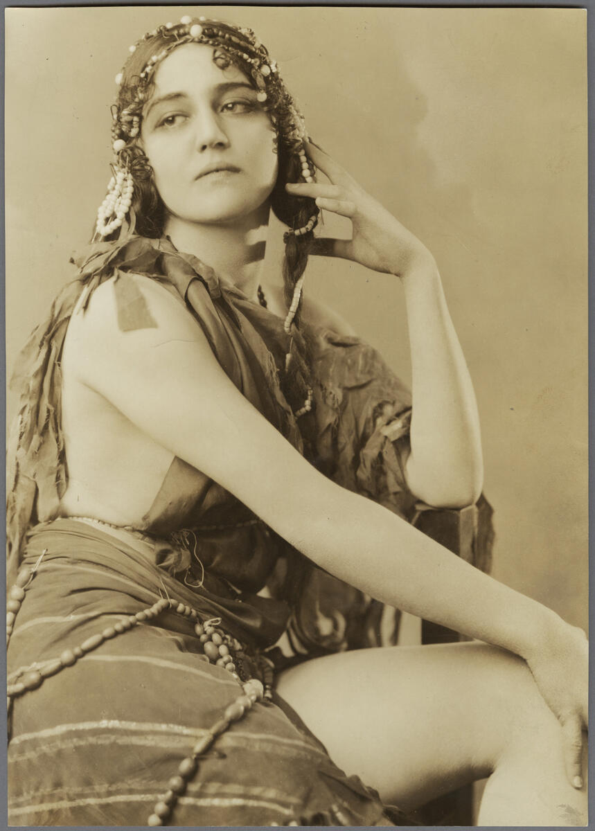 Rollporträtt av Ebon Strandin i dansnumret "Anitras dans".