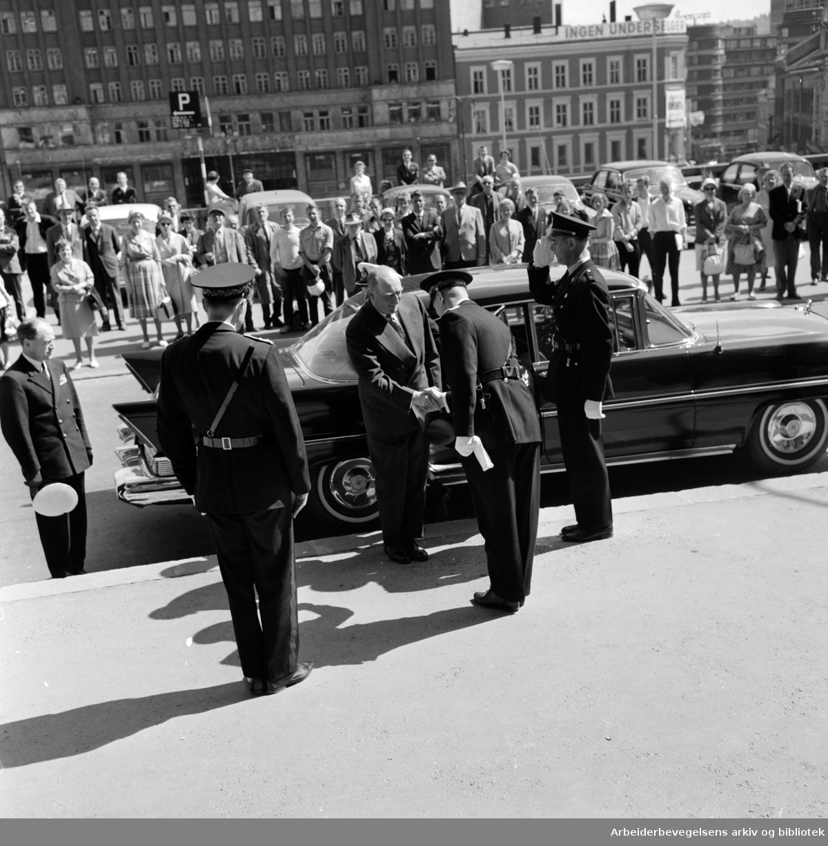 Møllergata 19. Besøk av Kong Olav. 5. Juni 1963