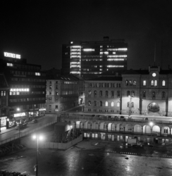 Regjeringsbygningen og Møllergata nr. 19. Oktober 1958
