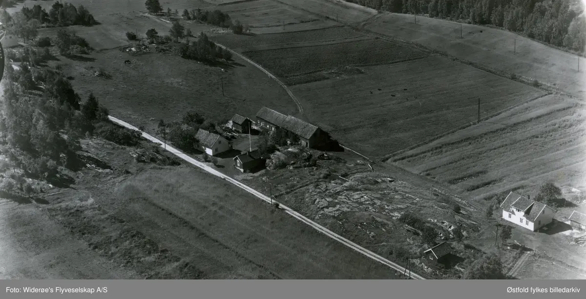 Flyfoto av Rød gård 1956 i Onsøy. - Østfold fylkes billedarkiv ...