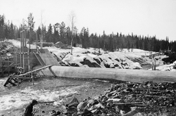 Bygging av terskeldam ved Kvernfallet i elva Søre Osa i Åmot