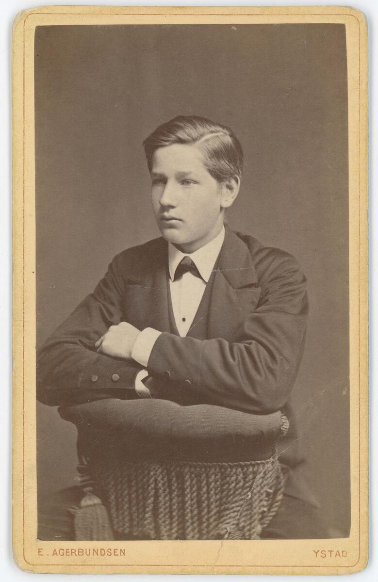 Porträtt på Höckert, Wiktor. Foto 1878