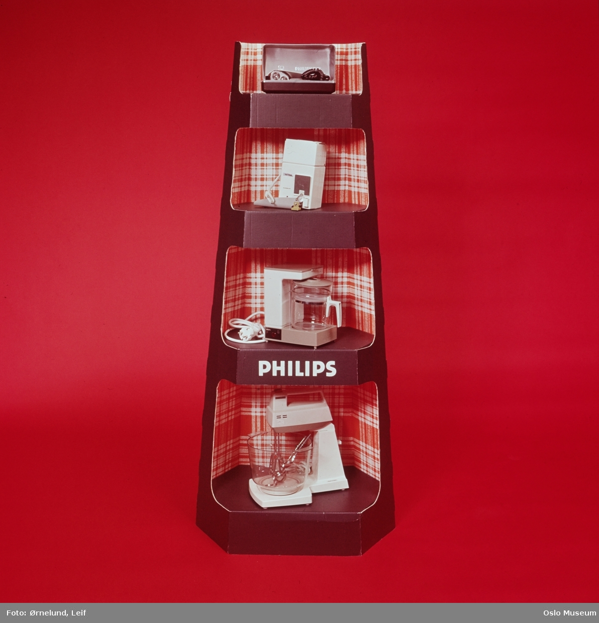 Den nederlandske elektronikkgiganten Philips hadde i perioder stor produksjon også i Norge, i tillegg til import og omsetning av produkter fra Philips' øvrige verdensomspennende produksjonsnett. Med dette er Philips fortsatt en gigant på mange ulike markeder fra belysning og småelektrisk utstyr, TV/radio/musikk til avansert medisinsk utstyr.

Norsk Aksjeselskap Philips ble etablert i 1923 som salgsfirma for Philips glødelamper produsert Nederland. Etter hvert stor egenproduksjon i Norge, først og fremst ved glødelampefabrikken Philips Fabrikk Norsk A/S i Arendal og Radio Industri A/S på Ryen (Sandstuveien) i Oslo.