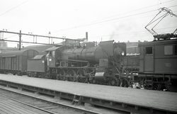Damplokomotiv type 30b nr. 346 som forspannlokomotiv i perso