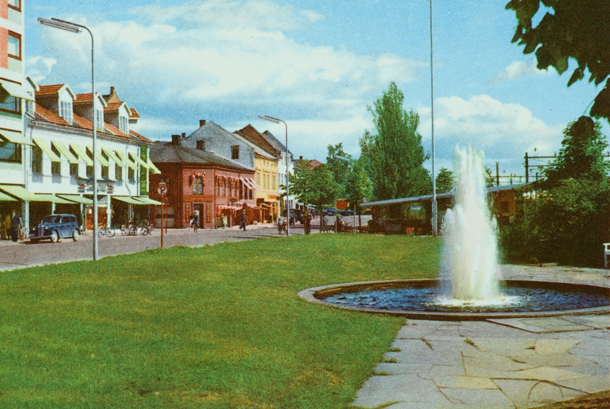 Postkort, Hamar, Strandgateparken, fontene, Hotel Victoria, Victoriahaven,