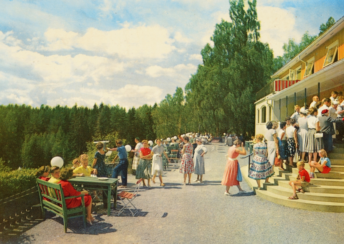 Postkort, Hamar, Hedmarktoppen friluftsrestaurant og Sportsstua, gjester på terassen, kafeteria, Alhaug, Motell og Camping