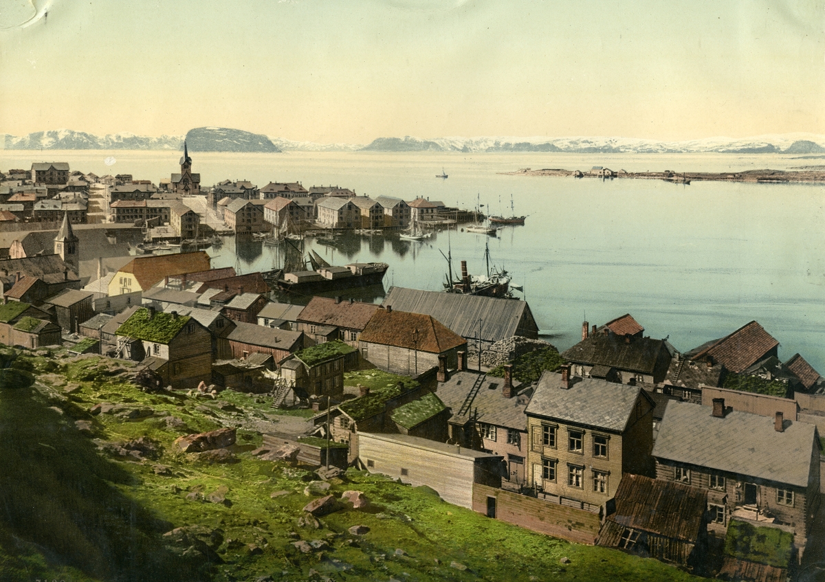 Hammerfest fra St. Hans Haugen. Bildet kommer fra fotoalbum med gjenstandsnummer SVB 01366.