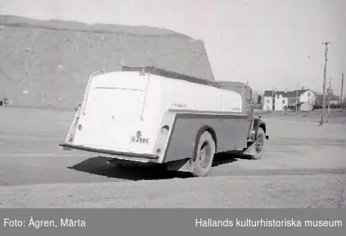 Jobsons tankbil för eldningsolja etc. på Södra fästningsplanen i Varberg.