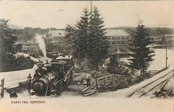 Damplokomotiv type XX nr. 6 med godsvogner på Kattfoss sides
