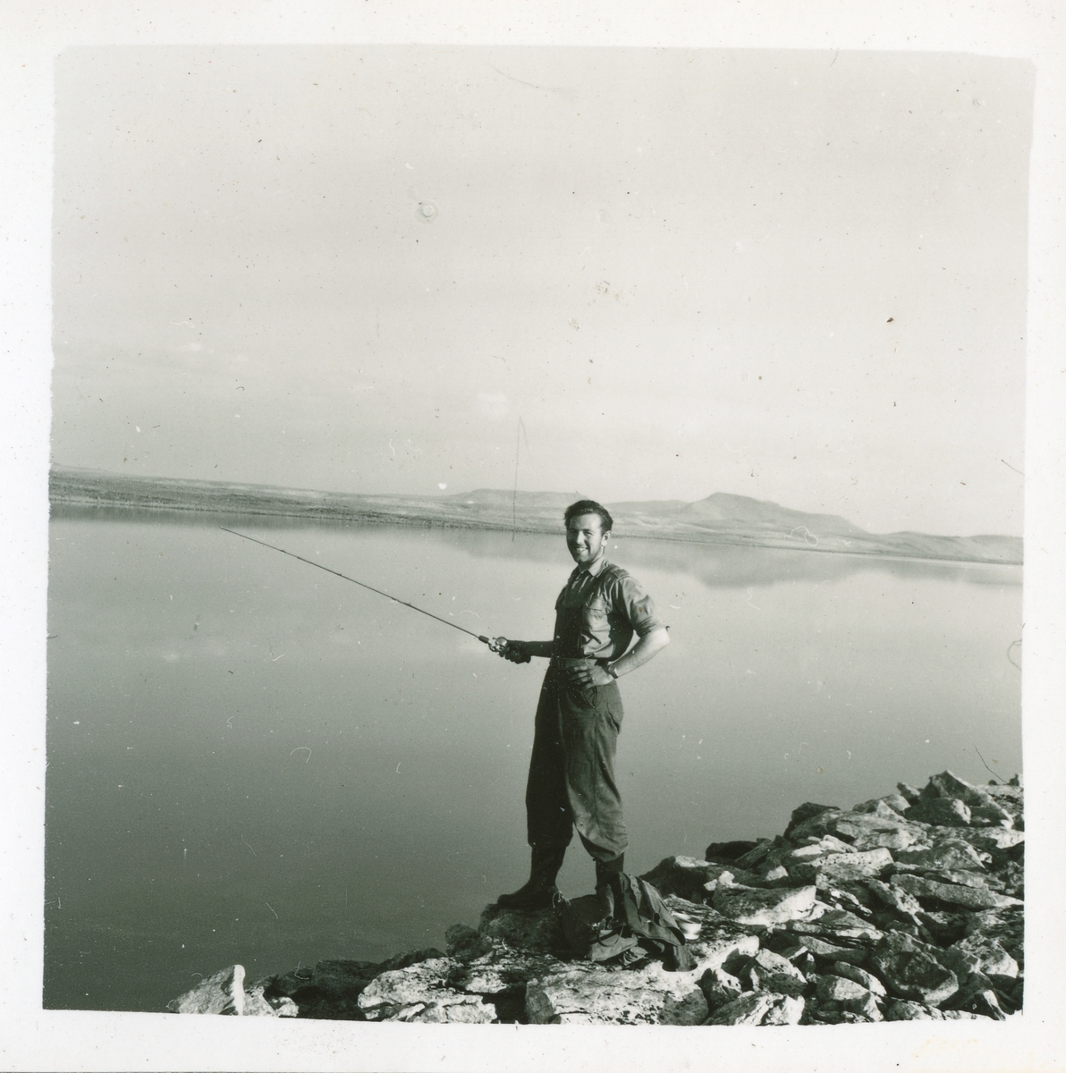 Astor Ernstsen på fisketur i Hausvatnet Overvintring på Bjørnøya 1957-58