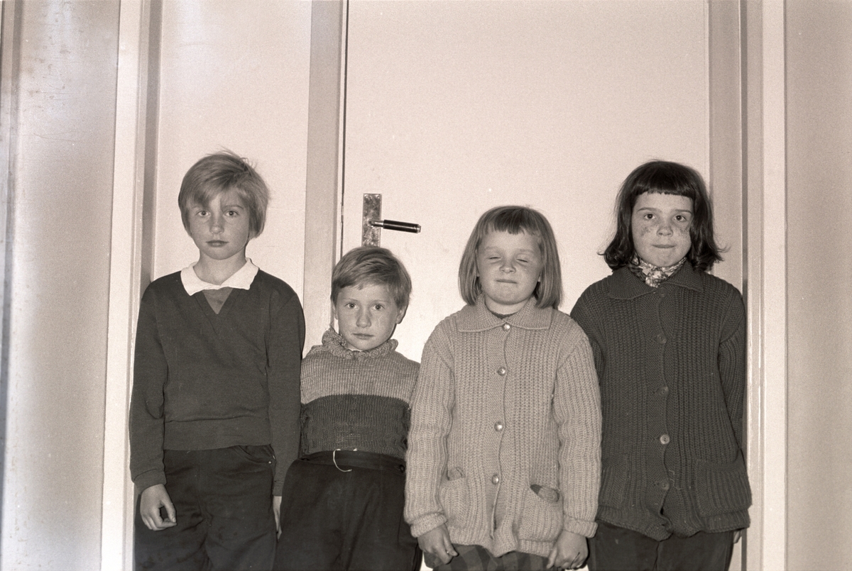 Ingrid Wendt, Kari Wendt, Randi Nødtvedt og Tone Nødtvedt. Bildet er tatt juli 1960.