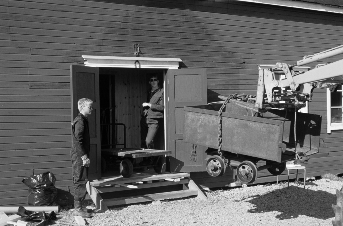 Transporting av gamle kullvogn.