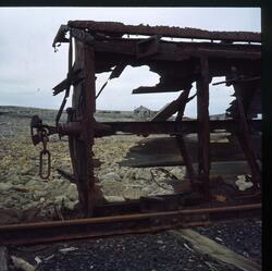 Rester etter kullgruvevirksomhet ved Tunheim på Bjørnøya.