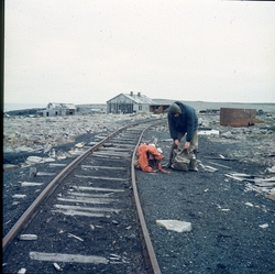 Restene etter jernbanen ved Tunheim på Bjørnøya.