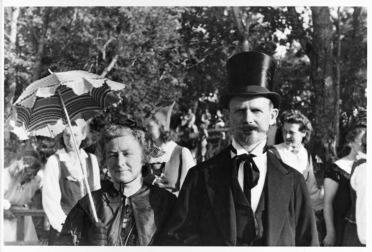 Steinberg-festen ca. 1931. Portrett av  uidentifisert mann og kvinne.