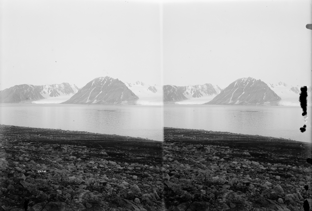 Stereofotografi. Utsyn over Scott-Hansen fjellet på Spitsbergen.