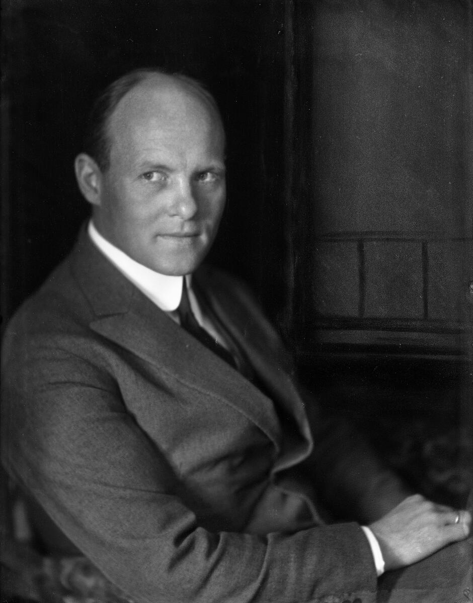 Portrett av ukjent mann med tilknytning til diplomaten Fritz Wedel Jarlsberg.
