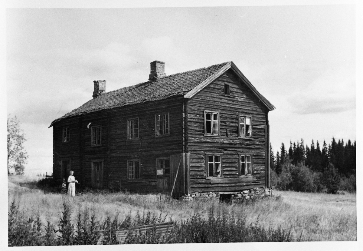 Hågår på Eina ca. 1960. Den gamle hovedbygningen som ble revet ca. 1965 ...