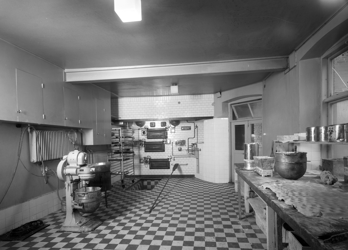 Konditoriavdelningen hos Werngrens bageri på Drottninggatan 9 år 1939.