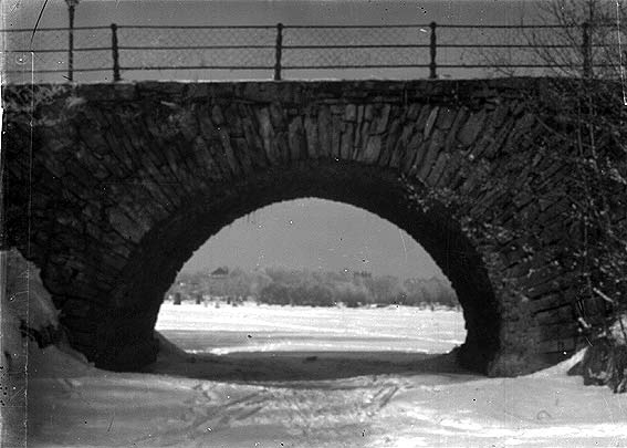 Valv i Östra bron vintertid.