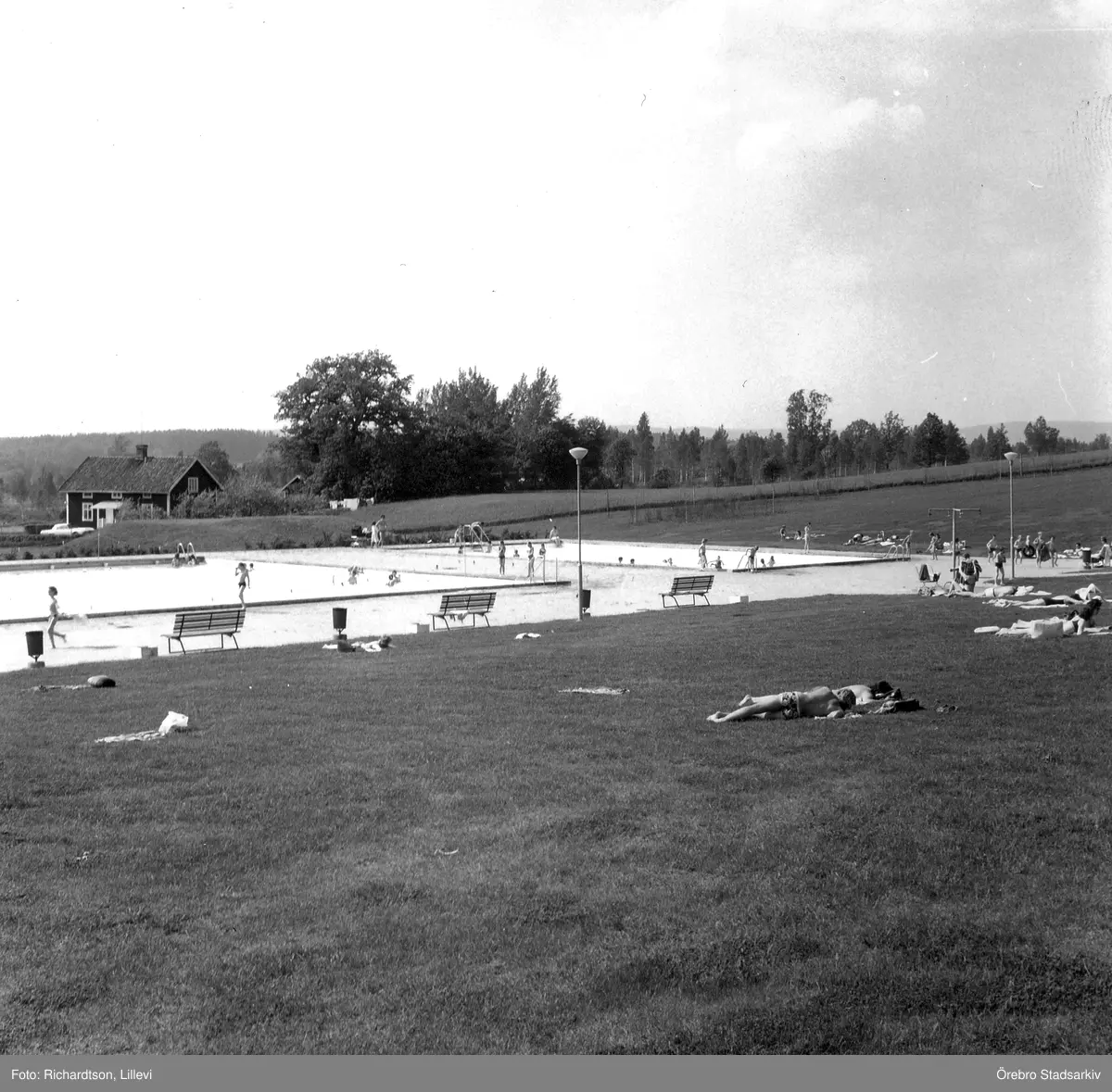 sannabadet-i-fjugesta-1970-tal-rebro-stadsarkiv-digitaltmuseum