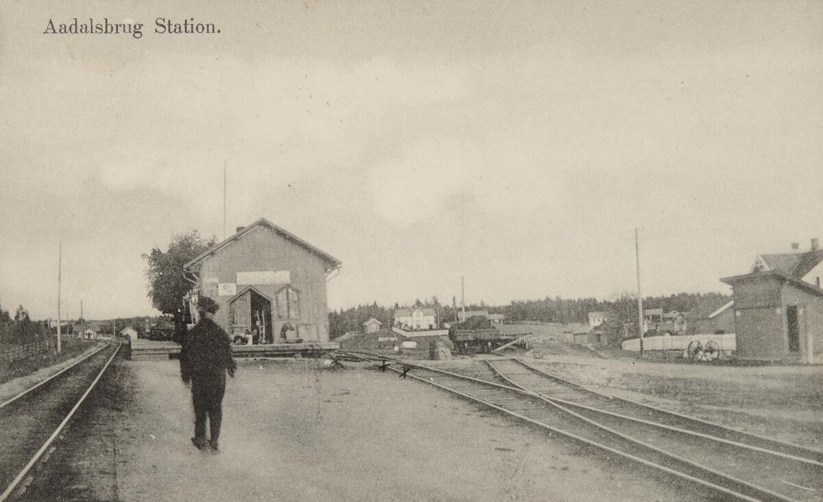 Postkort, Løten, Ådalsbruk stasjon, etablert som Løken stasjon ved Grundsetbanen, sidespor til Aadals Brug jernstøberi og Klevfos Papirfabrikk,