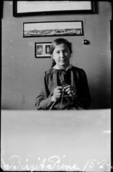 Birgit Piene med strikketøy