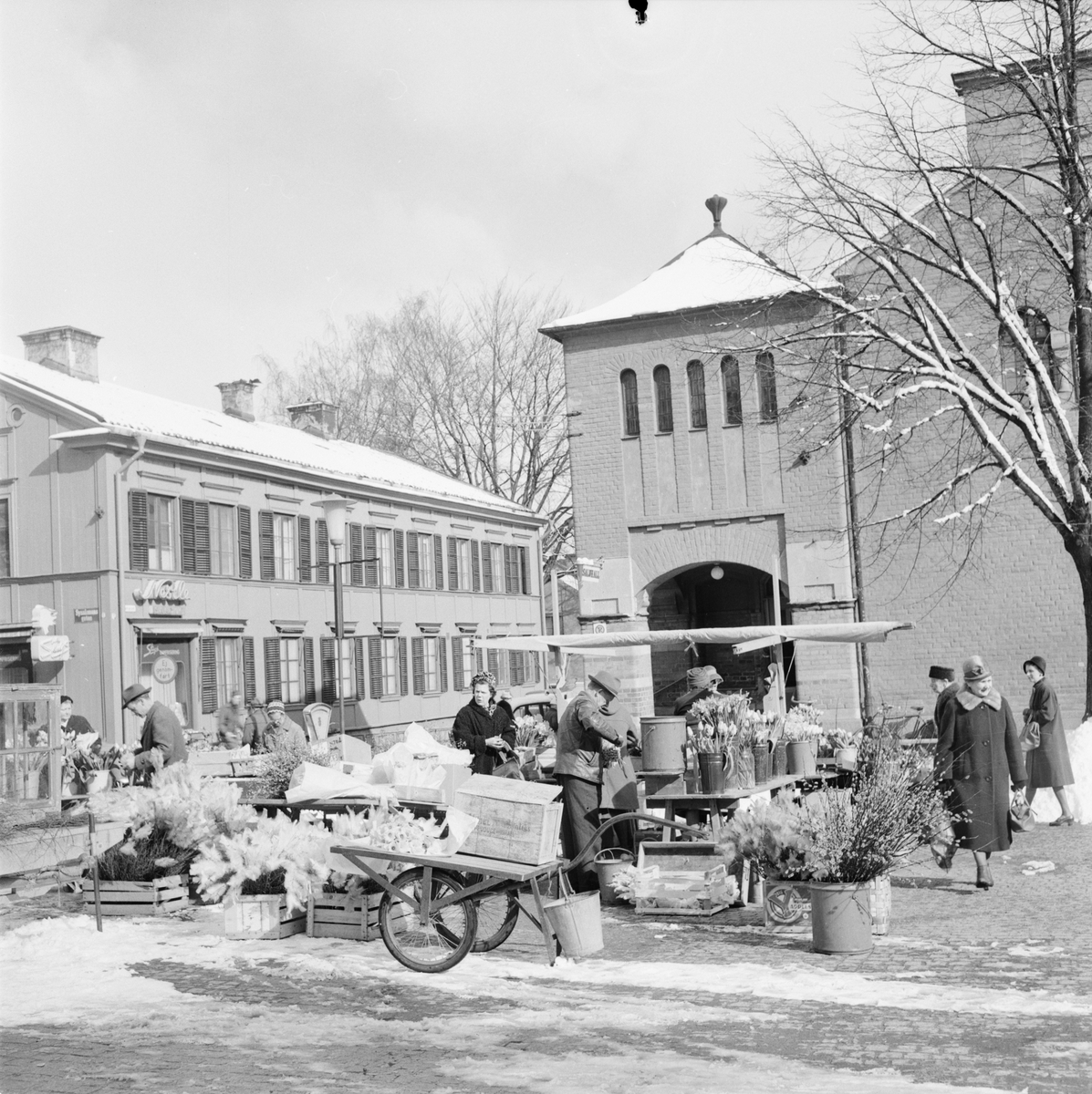 Torghandel till påsk, S:t Eriks torg, Uppsala mars 1961