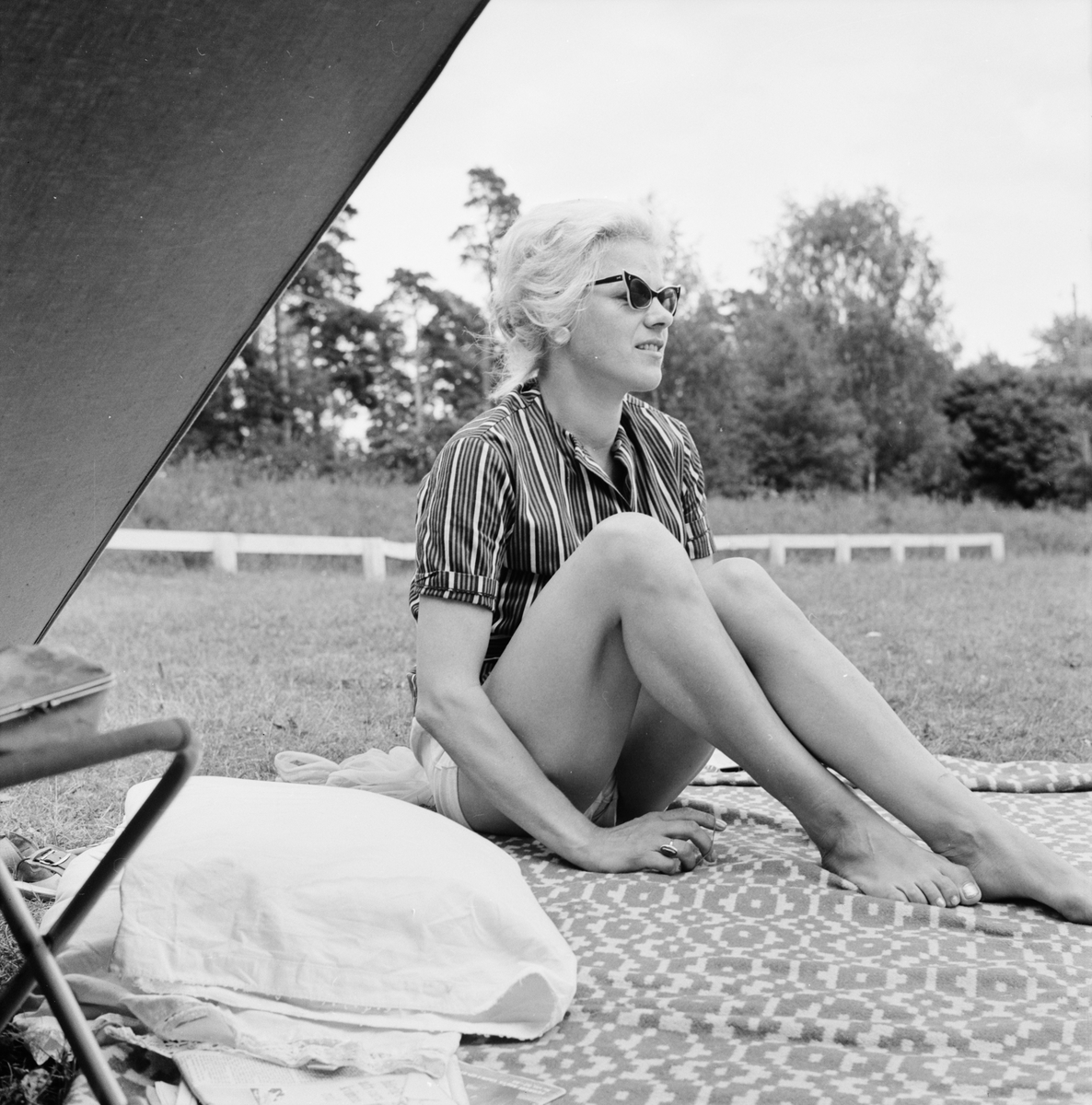 "Familjesemester i tält, julivärmen lockar många", Uppland juli 1961