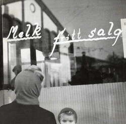 "Melk fritt salg" Slutt på melkerasjoneringen i Oslo. Januar