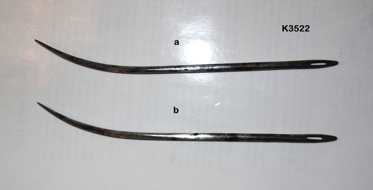 Seilmakerutstyr:
a) Pren med 8 kantet håndtak i tre.
b), c), d) og e) 4 nåler.